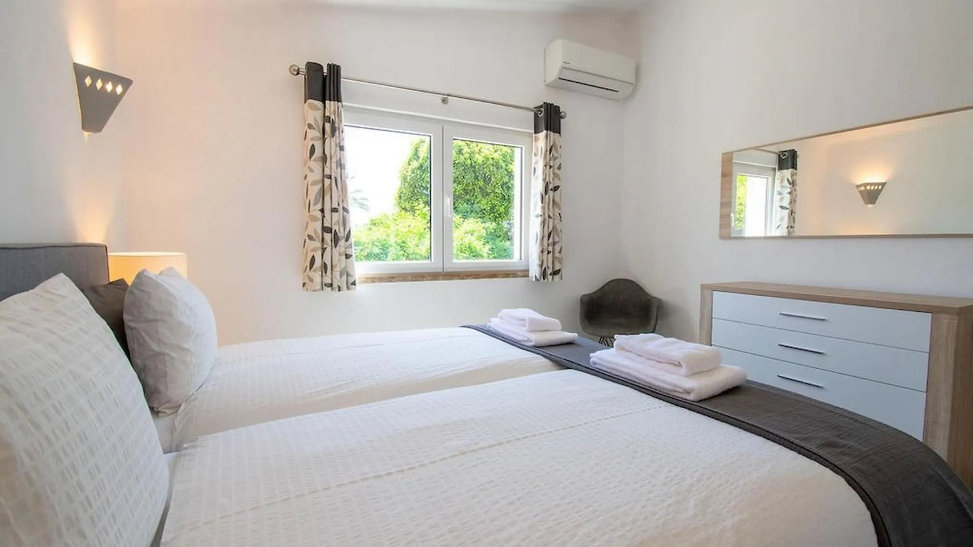 Lavanda Magnificent Five Bedroom Villa Καρβοέιρο