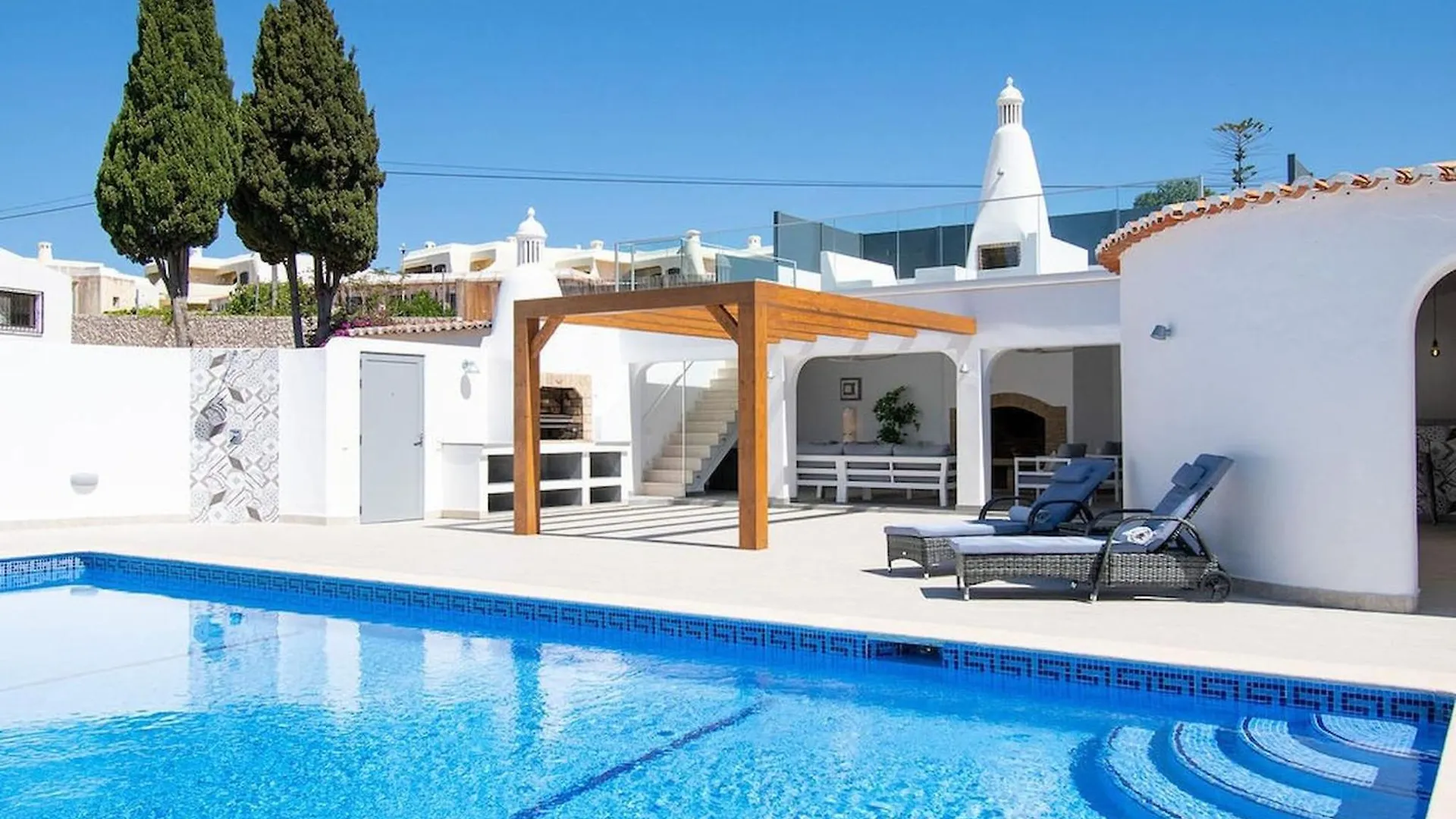 Lavanda Magnificent Five Bedroom Villa Καρβοέιρο